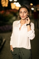 Изключително качествени бели блузи 12